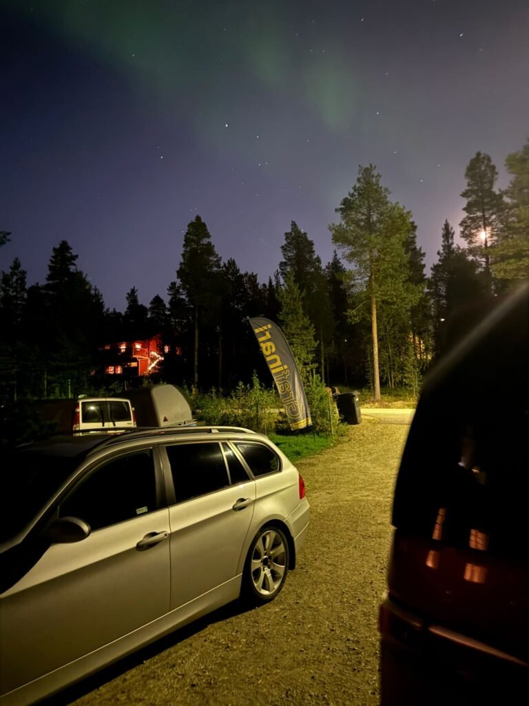 Northern lights hunt in Ivalo with Trafinari