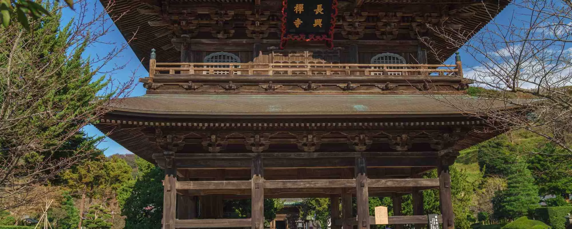 Keeping Visitors Safe: Kamakura Enforces Rules at Slam Dunk Railway Crossing to Prevent Incidents